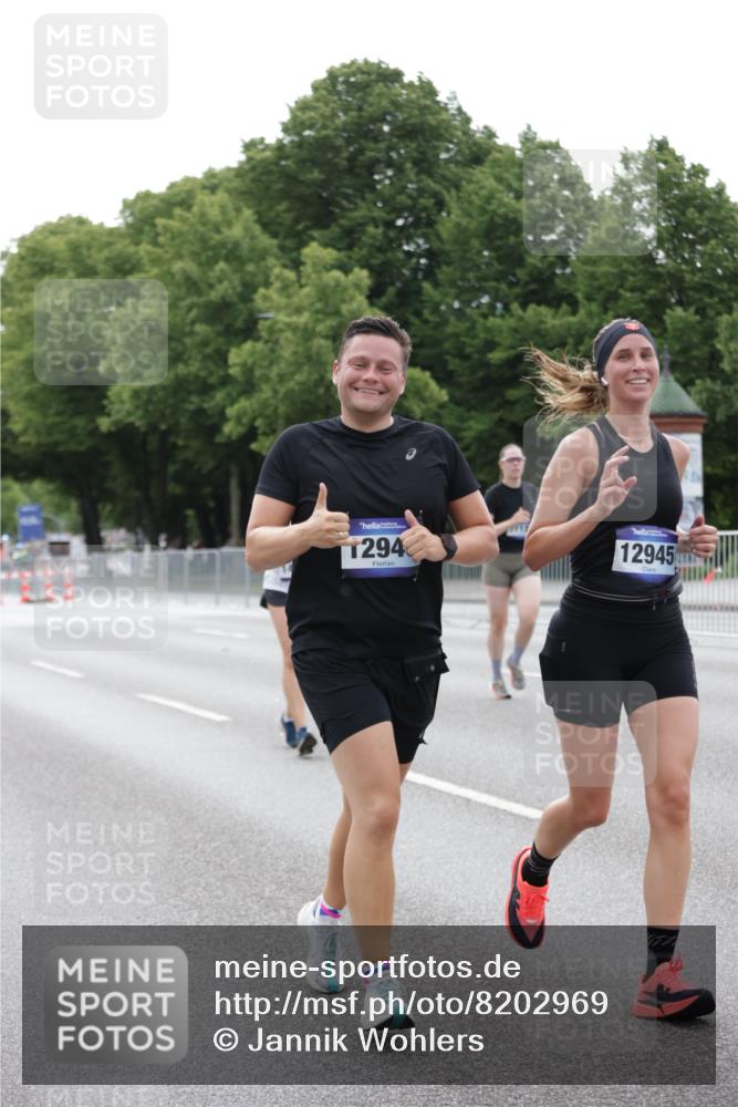 29.06.2025 - hella hamburg halbmarathon Jannik Wohlers http://msf.ph/oto/8202969 29.06.2025 10:25:37 Lombardsbrücke 1479, 4797, 5497, 6663, 8276, 8674, 10219, 11139, 11596, 11828, 11859, 12838, 12945, 12946, 14063, 14179, 14223, 14356, 14726, 17369, 19144 meine-sportfotos.de
