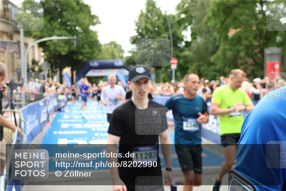 29.06.2025 - hella hamburg halbmarathon Zöllner http://msf.ph/oto/8202990 29.06.2025 10:47:55 Ziel 2340, 6836, 8564, 11961, 14383, 14730, 15333, 17451, 18356, 18836 meine-sportfotos.de