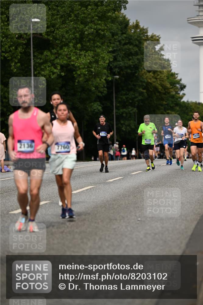 29.06.2025 - hella hamburg halbmarathon Dr. Thomas Lammeyer http://msf.ph/oto/8203102 29.06.2025 10:11:51 Kennedybrücke 1079, 1173, 1893, 1993, 2032, 2136, 3328, 3922, 3929, 4262, 5242, 5899, 6196, 6518, 6707, 6713, 6715, 6833, 7019, 7476, 7760, 8585, 9338, 9967 meine-sportfotos.de