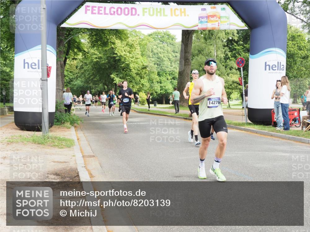 29.06.2025 - hella hamburg halbmarathon MichiJ http://msf.ph/oto/8203139 29.06.2025 10:21:54 Zwischen KM18-KM19 1407, 1707, 1990, 4463, 4679, 10927, 11150, 12899, 13686, 14276, 16425 meine-sportfotos.de
