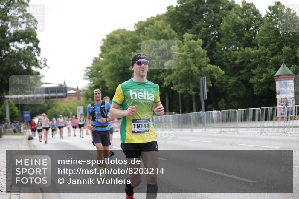 29.06.2025 - hella hamburg halbmarathon Jannik Wohlers http://msf.ph/oto/8203214 29.06.2025 10:25:40 Lombardsbrücke 5497, 6159, 6663, 8276, 8674, 10219, 11139, 11596, 11828, 11859, 12838, 12945, 12946, 14063, 14179, 14223, 14356, 14726, 17369, 19144 meine-sportfotos.de