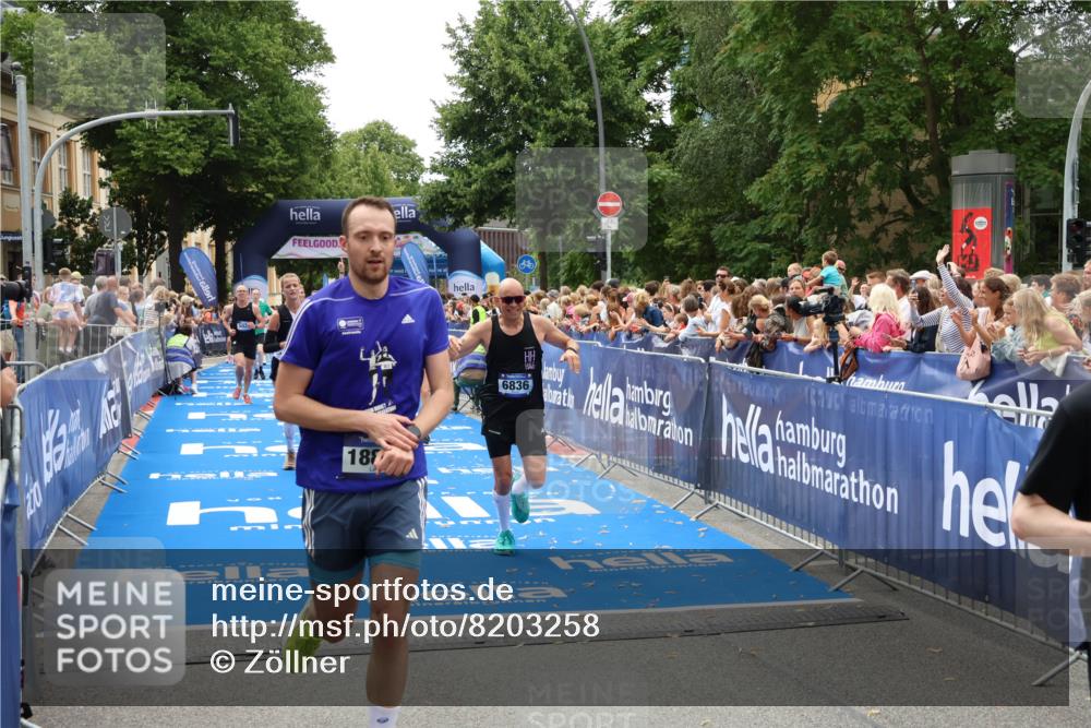 29.06.2025 - hella hamburg halbmarathon Zöllner http://msf.ph/oto/8203258 29.06.2025 10:47:59 Ziel 1604, 1613, 4528, 5022, 6836, 14730, 15333, 16766, 17451, 18206, 18836, 18922, 19198 meine-sportfotos.de