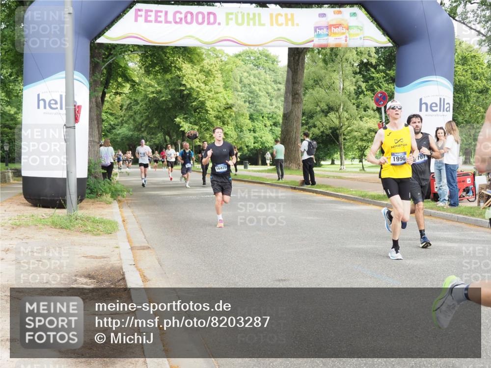 29.06.2025 - hella hamburg halbmarathon MichiJ http://msf.ph/oto/8203287 29.06.2025 10:21:55 Zwischen KM18-KM19 1707, 1990, 4463, 4679, 10927, 11150, 13686, 14276, 16425 meine-sportfotos.de