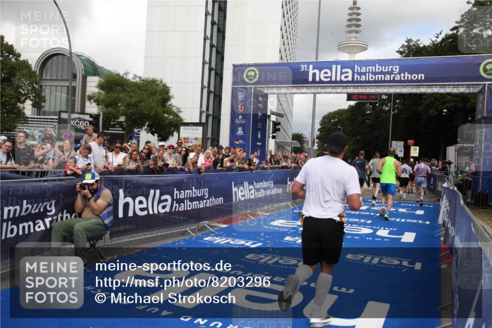 29.06.2025 - hella hamburg halbmarathon Michael Strokosch http://msf.ph/oto/8203296 29.06.2025 10:44:13 Ziel 1391, 2816, 3021, 4999, 5231, 9633, 10193, 10930, 12159, 13123, 14686, 14687, 15225, 15280, 16506, 16648, 16697, 17748, 17977, 18004, 18691 meine-sportfotos.de