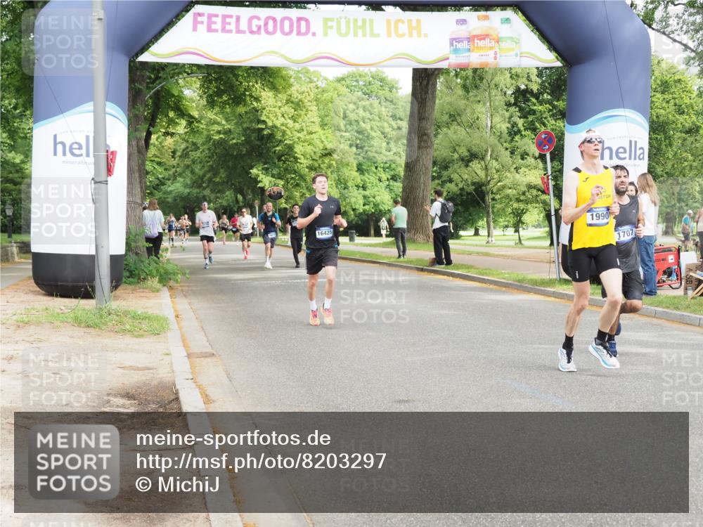 29.06.2025 - hella hamburg halbmarathon MichiJ http://msf.ph/oto/8203297 29.06.2025 10:21:55 Zwischen KM18-KM19 1707, 1990, 4463, 4679, 10927, 11150, 13686, 14276, 16425 meine-sportfotos.de