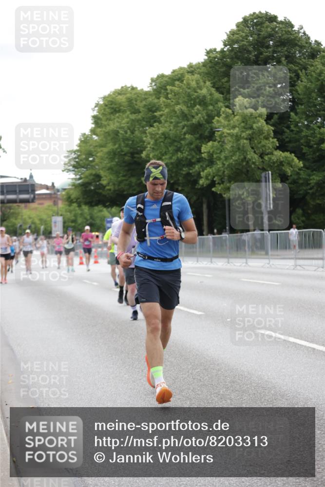 29.06.2025 - hella hamburg halbmarathon Jannik Wohlers http://msf.ph/oto/8203313 29.06.2025 10:25:41 Lombardsbrücke 5497, 6159, 8276, 8306, 8674, 10219, 11139, 11828, 11859, 12838, 12945, 12946, 14063, 14179, 14356, 14726, 17369, 19144 meine-sportfotos.de