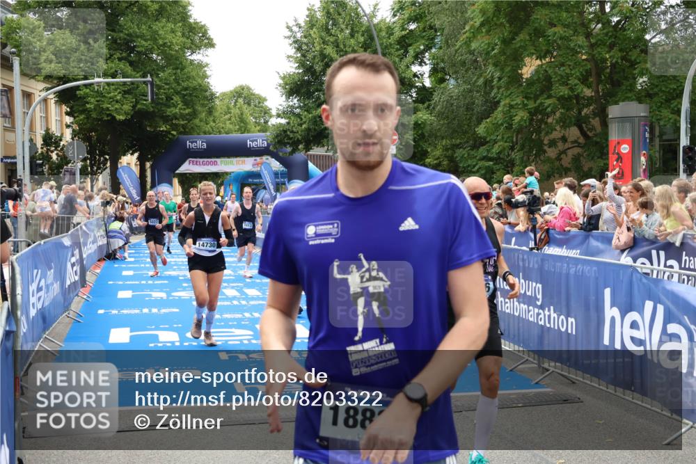 29.06.2025 - hella hamburg halbmarathon Zöllner http://msf.ph/oto/8203322 29.06.2025 10:48:00 Ziel 1604, 1613, 4528, 4601, 5022, 6377, 6836, 12808, 14730, 15333, 16766, 17451, 18206, 18922, 19198 meine-sportfotos.de