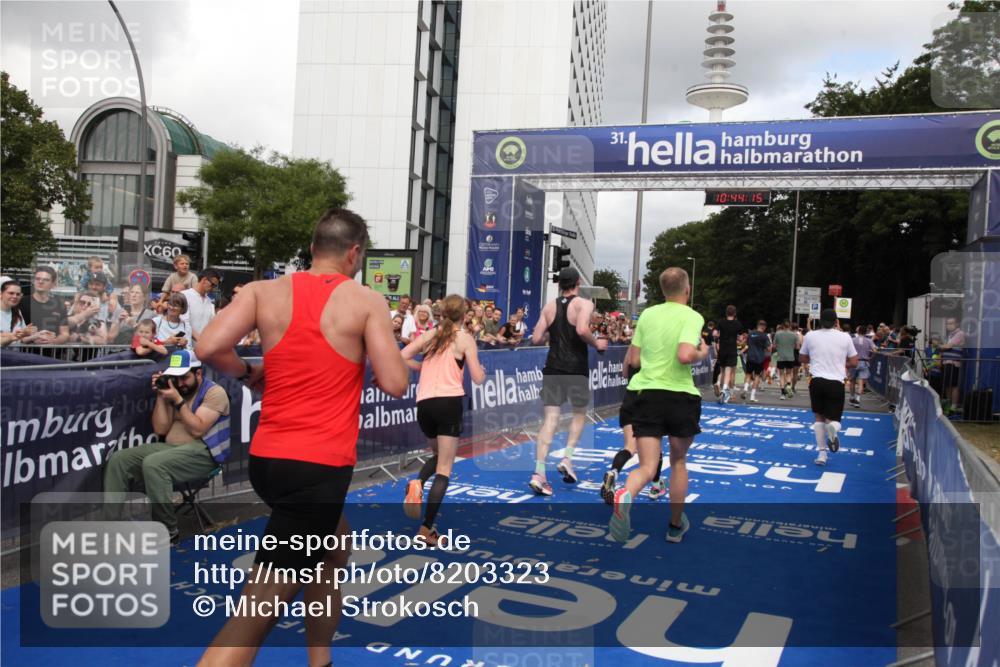 29.06.2025 - hella hamburg halbmarathon Michael Strokosch http://msf.ph/oto/8203323 29.06.2025 10:44:14 Ziel 1391, 2816, 3021, 4999, 5231, 7005, 9633, 10193, 10930, 12159, 13123, 14686, 14687, 15225, 15280, 16301, 16506, 16648, 16697, 17748, 18004, 18691 meine-sportfotos.de