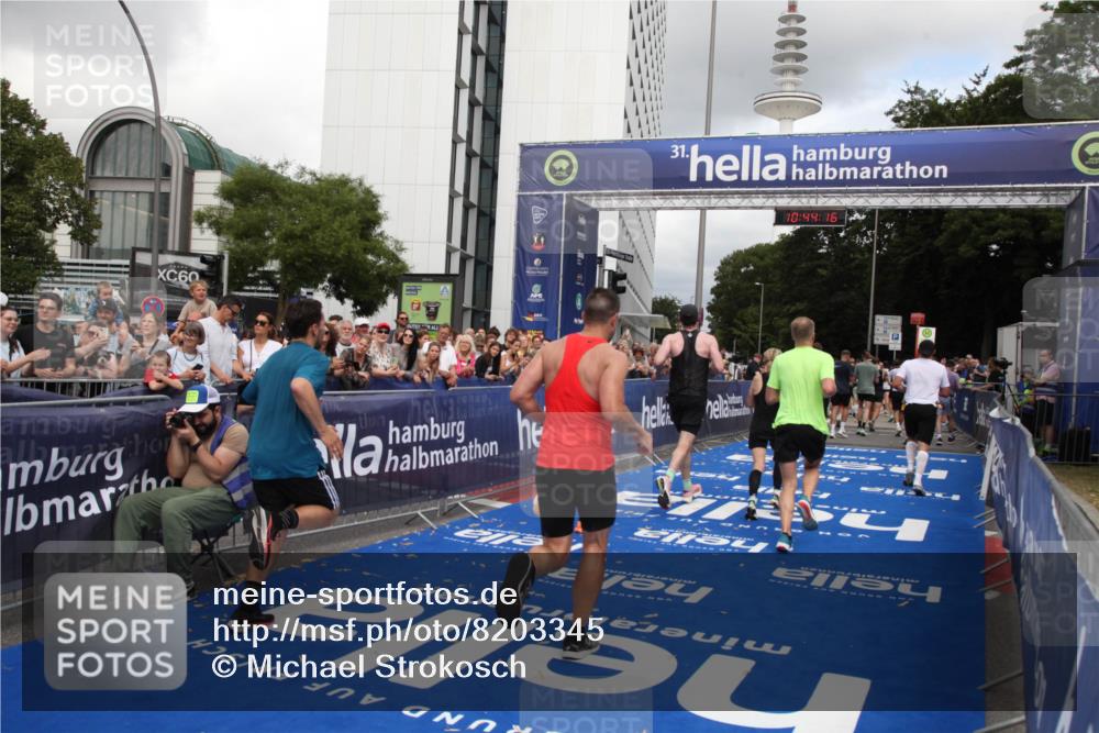 29.06.2025 - hella hamburg halbmarathon Michael Strokosch http://msf.ph/oto/8203345 29.06.2025 10:44:15 Ziel 1391, 3021, 4999, 5231, 5884, 7005, 9633, 10193, 10930, 12159, 14686, 14687, 15225, 15280, 16301, 16316, 16506, 16648, 17748, 18691 meine-sportfotos.de