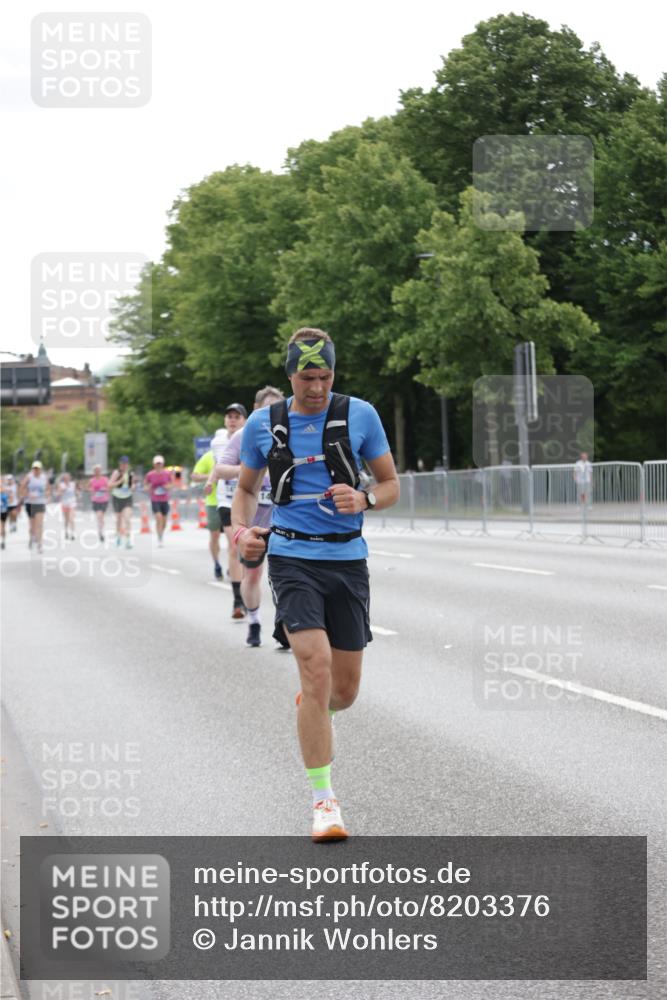 29.06.2025 - hella hamburg halbmarathon Jannik Wohlers http://msf.ph/oto/8203376 29.06.2025 10:25:41 Lombardsbrücke 5497, 6159, 8276, 8306, 8674, 10219, 11139, 11828, 11859, 12838, 12945, 12946, 14063, 14179, 14356, 14726, 17369, 19144 meine-sportfotos.de