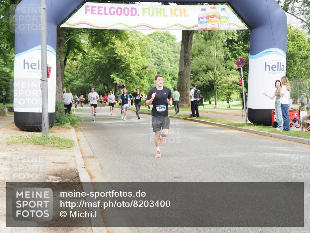 29.06.2025 - hella hamburg halbmarathon MichiJ http://msf.ph/oto/8203400 29.06.2025 10:21:56 Zwischen KM18-KM19 1707, 1990, 4679, 11150, 13686, 14276, 16425 meine-sportfotos.de
