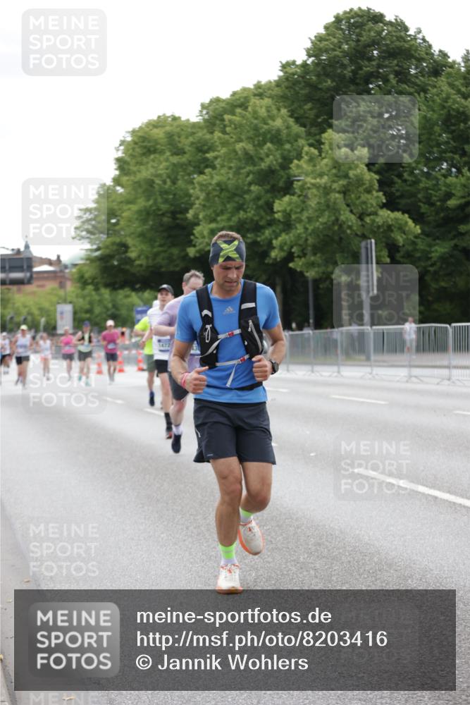 29.06.2025 - hella hamburg halbmarathon Jannik Wohlers http://msf.ph/oto/8203416 29.06.2025 10:25:41 Lombardsbrücke 5497, 6159, 8276, 8306, 8674, 10219, 11139, 11828, 11859, 12838, 12945, 12946, 14063, 14179, 14356, 14726, 17369, 19144 meine-sportfotos.de