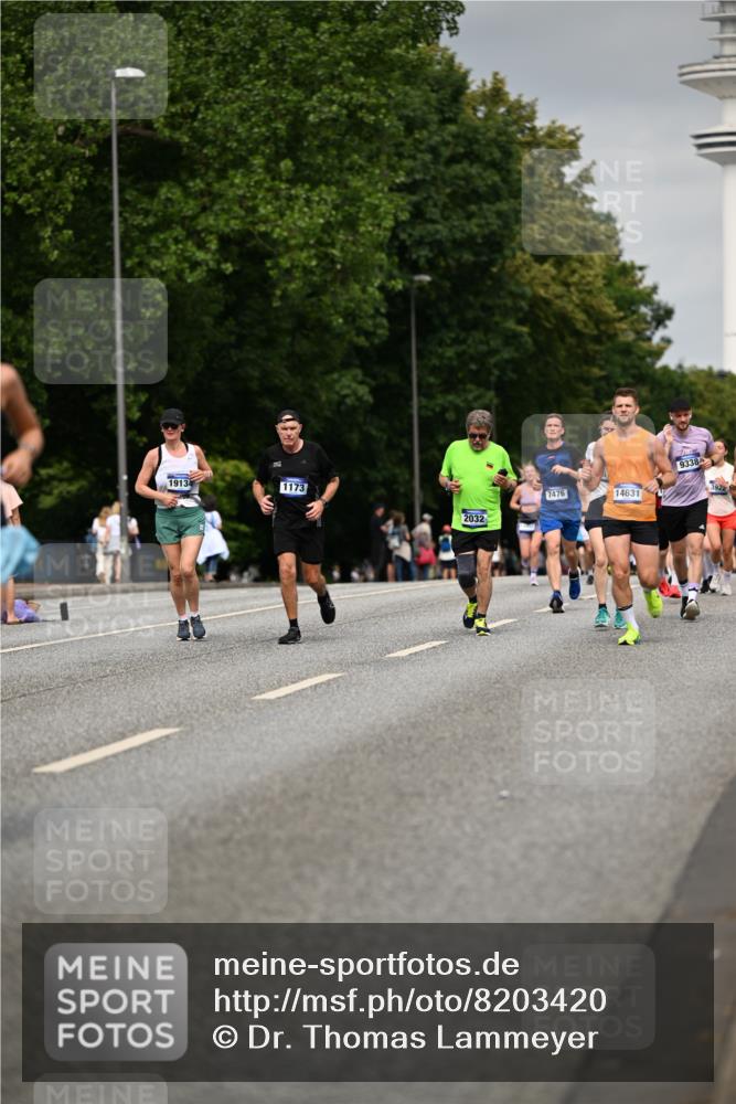 29.06.2025 - hella hamburg halbmarathon Dr. Thomas Lammeyer http://msf.ph/oto/8203420 29.06.2025 10:11:53 Kennedybrücke 1079, 1173, 1893, 1993, 2032, 2136, 3328, 3922, 3929, 5242, 5899, 6196, 6518, 6707, 6713, 6715, 7019, 7476, 7760, 9338, 9967 meine-sportfotos.de