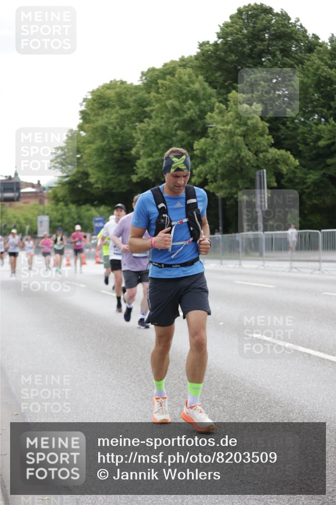 29.06.2025 - hella hamburg halbmarathon Jannik Wohlers http://msf.ph/oto/8203509 29.06.2025 10:25:41 Lombardsbrücke 5497, 6159, 8276, 8306, 8674, 10219, 11139, 11828, 11859, 12838, 12945, 12946, 14063, 14179, 14356, 14726, 17369, 19144 meine-sportfotos.de