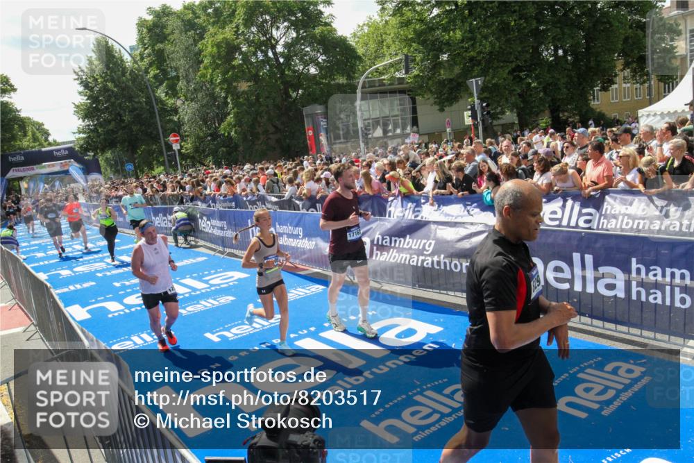 29.06.2025 - hella hamburg halbmarathon Michael Strokosch http://msf.ph/oto/8203517 29.06.2025 11:37:23 Ziel 1059, 4507, 4509, 7334, 8296, 9095, 12368, 14343, 15905, 17167, 17557 meine-sportfotos.de