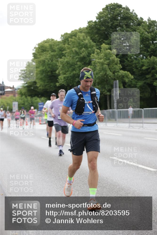 29.06.2025 - hella hamburg halbmarathon Jannik Wohlers http://msf.ph/oto/8203595 29.06.2025 10:25:42 Lombardsbrücke 3617, 5497, 6159, 8276, 8306, 8674, 10219, 11139, 11828, 11859, 12826, 12827, 12945, 12946, 14063, 14179, 14356, 14726, 17369, 19144 meine-sportfotos.de