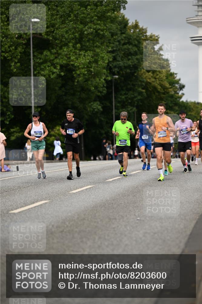 29.06.2025 - hella hamburg halbmarathon Dr. Thomas Lammeyer http://msf.ph/oto/8203600 29.06.2025 10:11:54 Kennedybrücke 1079, 1173, 1427, 1893, 1993, 2032, 2136, 3328, 3922, 3929, 5242, 5899, 6196, 6518, 6707, 6713, 6715, 7019, 7476, 7760, 9338, 9967 meine-sportfotos.de