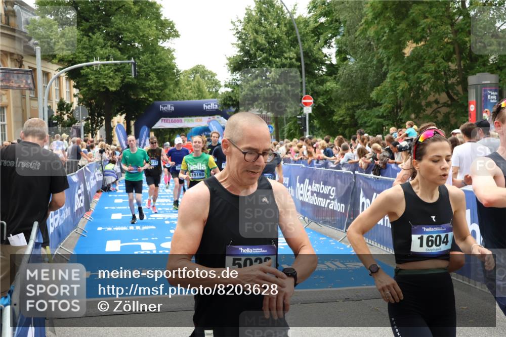 29.06.2025 - hella hamburg halbmarathon Zöllner http://msf.ph/oto/8203628 29.06.2025 10:48:06 Ziel 1086, 4324, 4528, 4601, 4711, 6377, 9638, 12706, 12724, 12747, 12808, 13570, 16149, 16766, 18206, 18922, 19198 meine-sportfotos.de