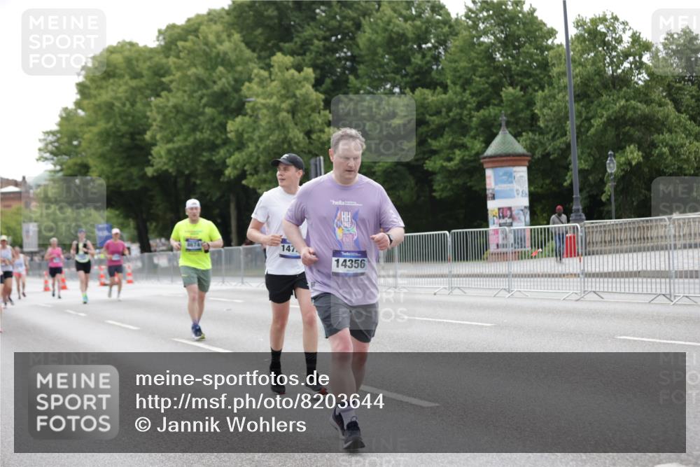 29.06.2025 - hella hamburg halbmarathon Jannik Wohlers http://msf.ph/oto/8203644 29.06.2025 10:25:44 Lombardsbrücke 3617, 6159, 8276, 8306, 8674, 11107, 11139, 11859, 12826, 12827, 12945, 12946, 14063, 14179, 14356, 14726, 19144 meine-sportfotos.de
