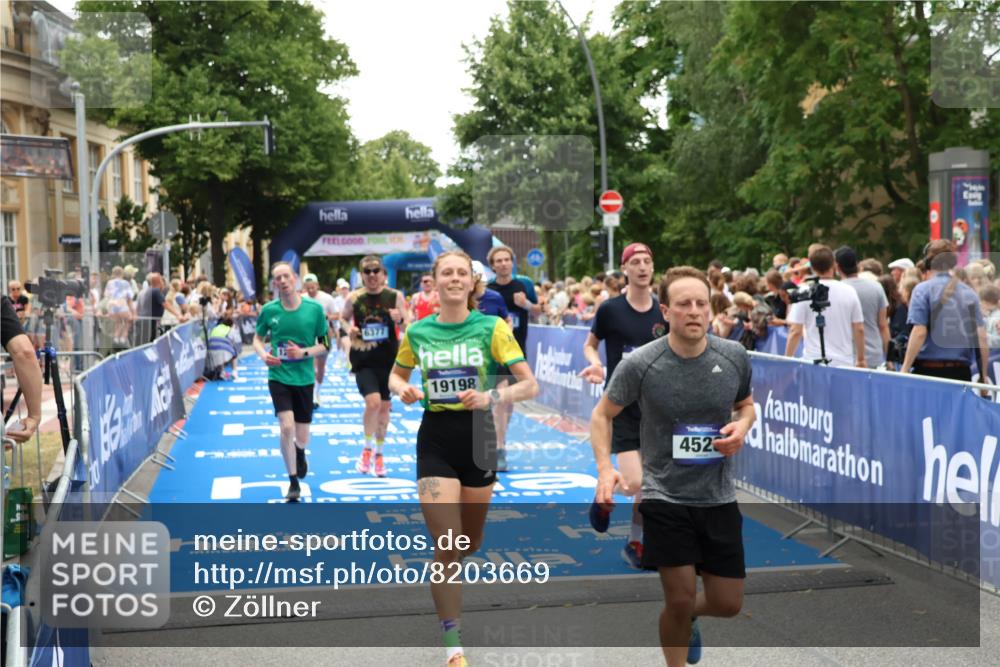 29.06.2025 - hella hamburg halbmarathon Zöllner http://msf.ph/oto/8203669 29.06.2025 10:48:07 Ziel 1086, 4324, 4528, 4601, 4711, 6377, 9626, 9638, 12706, 12724, 12747, 12808, 13570, 16094, 16149, 18206, 18922, 19198 meine-sportfotos.de