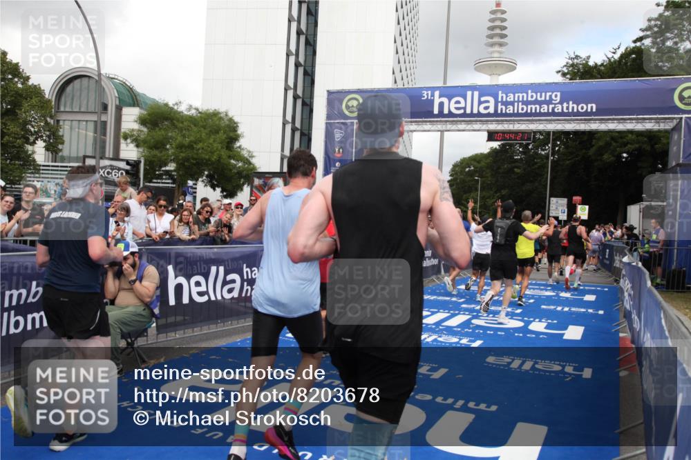 29.06.2025 - hella hamburg halbmarathon Michael Strokosch http://msf.ph/oto/8203678 29.06.2025 10:44:20 Ziel 1220, 1413, 1415, 4999, 5275, 5884, 7005, 8722, 9444, 12159, 12528, 14686, 14687, 15225, 15280, 16301, 16316, 16547, 16893, 18691 meine-sportfotos.de