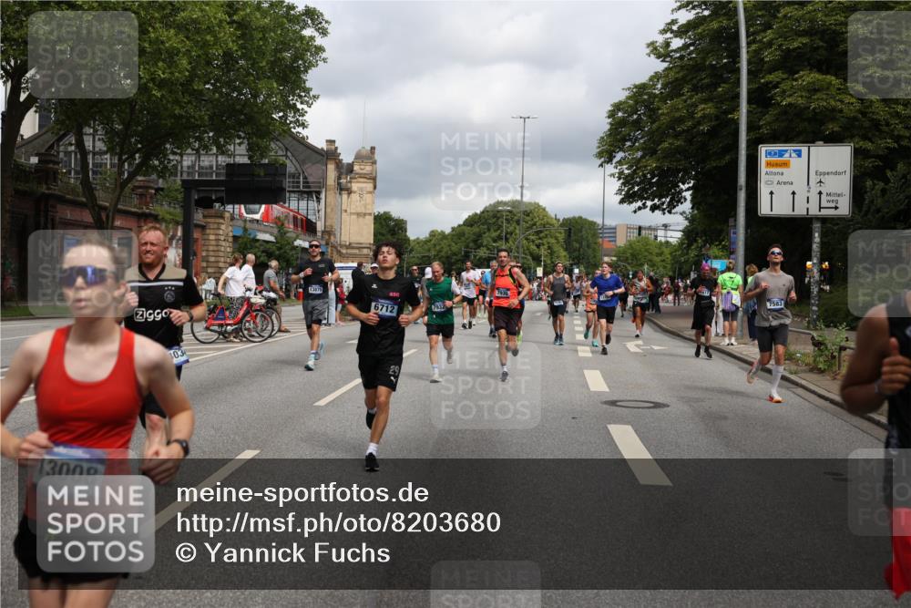 29.06.2025 - hella hamburg halbmarathon Yannick Fuchs http://msf.ph/oto/8203680 29.06.2025 10:44:50 20KM 1461, 1466, 1750, 1817, 2207, 2880, 3654, 4077, 4346, 4816, 5018, 5115, 6027, 6662, 6712, 6795, 7052, 7134, 7397, 7583, 7930, 7932, 8117, 8205, 8572, 8704, 8819, 9057, 11214, 11356, 12016, 12624, 12949, 13008, 13687, 13701, 13808, 13875, 14034, 14125, 14257, 14626, 15362, 15395, 15720, 16285, 16291, 16716, 17129, 17179, 17221, 17384, 18006, 18182, 18370, 18394, 18413, 18489 meine-sportfotos.de