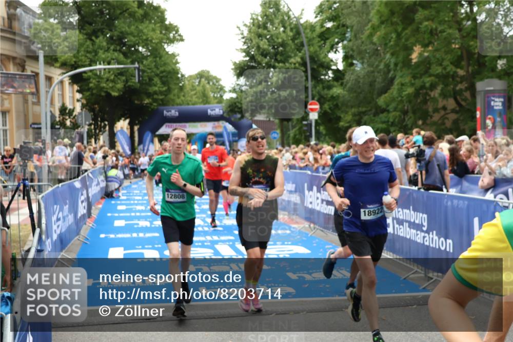 29.06.2025 - hella hamburg halbmarathon Zöllner http://msf.ph/oto/8203714 29.06.2025 10:48:08 Ziel 1086, 4324, 4601, 4711, 6377, 9544, 9626, 9638, 12706, 12724, 12747, 12808, 13570, 16094, 16149, 16269, 18206, 18922 meine-sportfotos.de