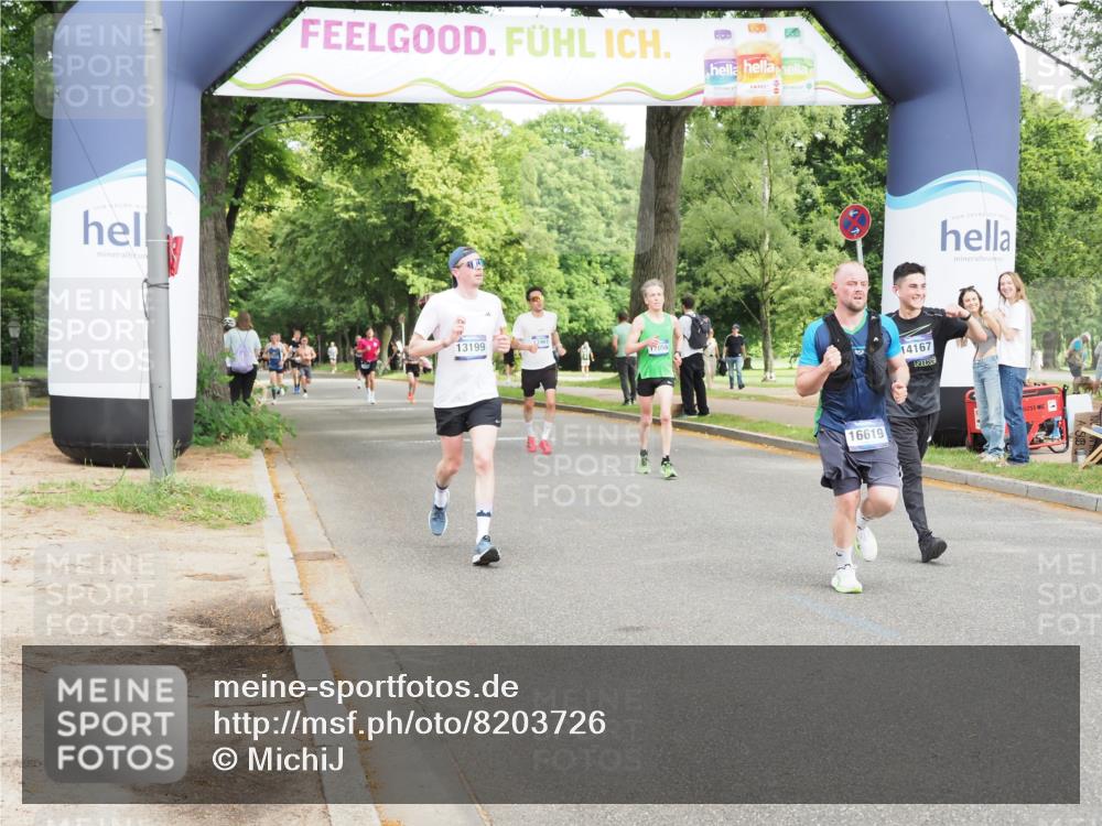 29.06.2025 - hella hamburg halbmarathon MichiJ http://msf.ph/oto/8203726 29.06.2025 10:22:00 Zwischen KM18-KM19 1707, 1990, 14276, 16425, 16619 meine-sportfotos.de