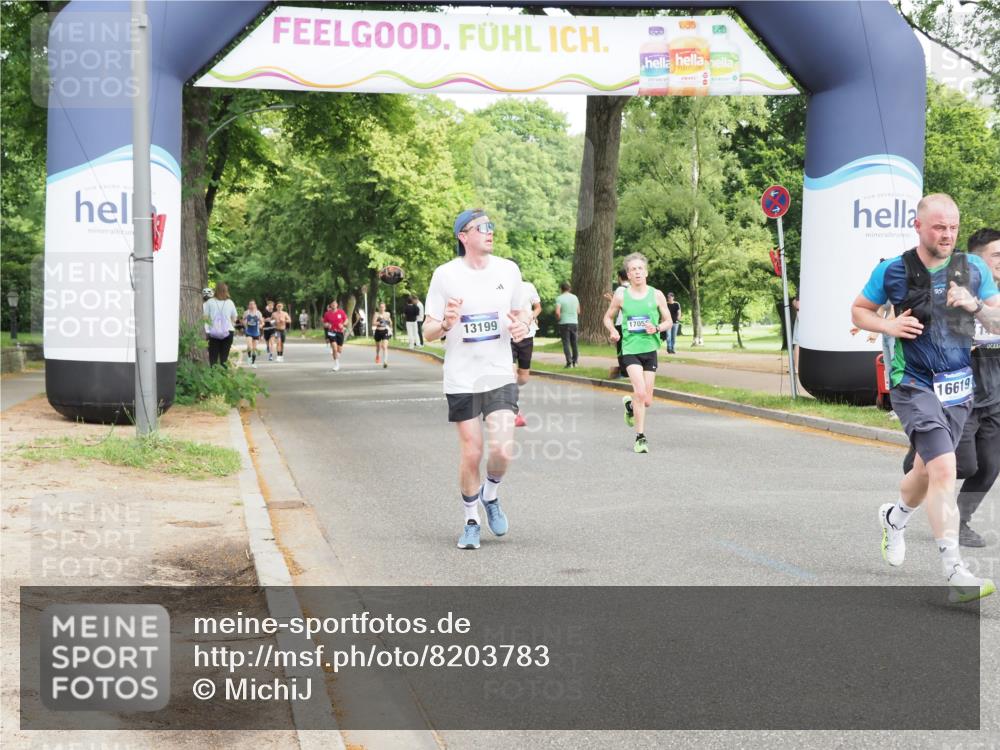 29.06.2025 - hella hamburg halbmarathon MichiJ http://msf.ph/oto/8203783 29.06.2025 10:22:01 Zwischen KM18-KM19 1707, 1990, 13199, 16425, 16619 meine-sportfotos.de