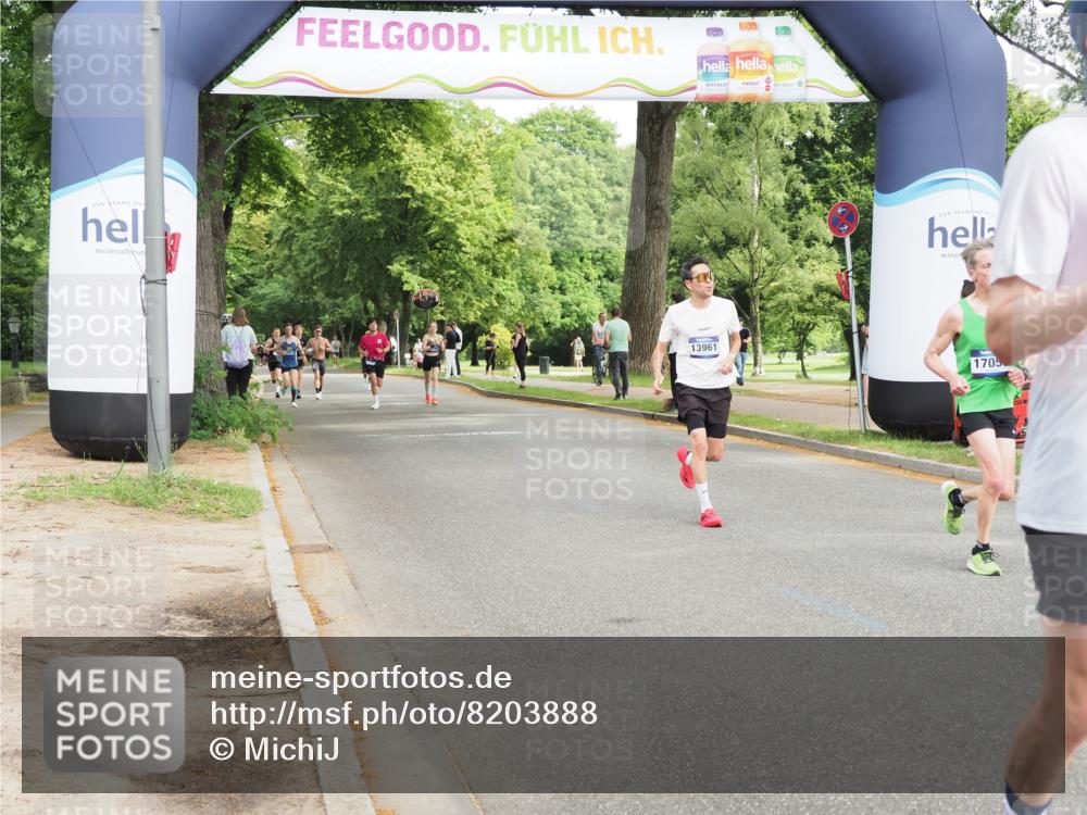 29.06.2025 - hella hamburg halbmarathon MichiJ http://msf.ph/oto/8203888 29.06.2025 10:22:02 Zwischen KM18-KM19 1707, 1990, 13199, 13961, 16425, 16619, 17056 meine-sportfotos.de