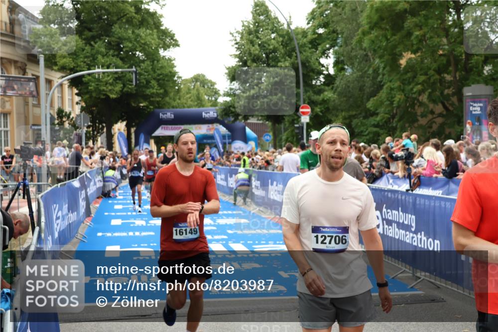 29.06.2025 - hella hamburg halbmarathon Zöllner http://msf.ph/oto/8203987 29.06.2025 10:48:13 Ziel 1914, 4324, 4711, 8916, 9544, 9626, 9638, 12685, 14192, 14814, 15590, 15973, 15981, 16094, 16149, 16269 meine-sportfotos.de