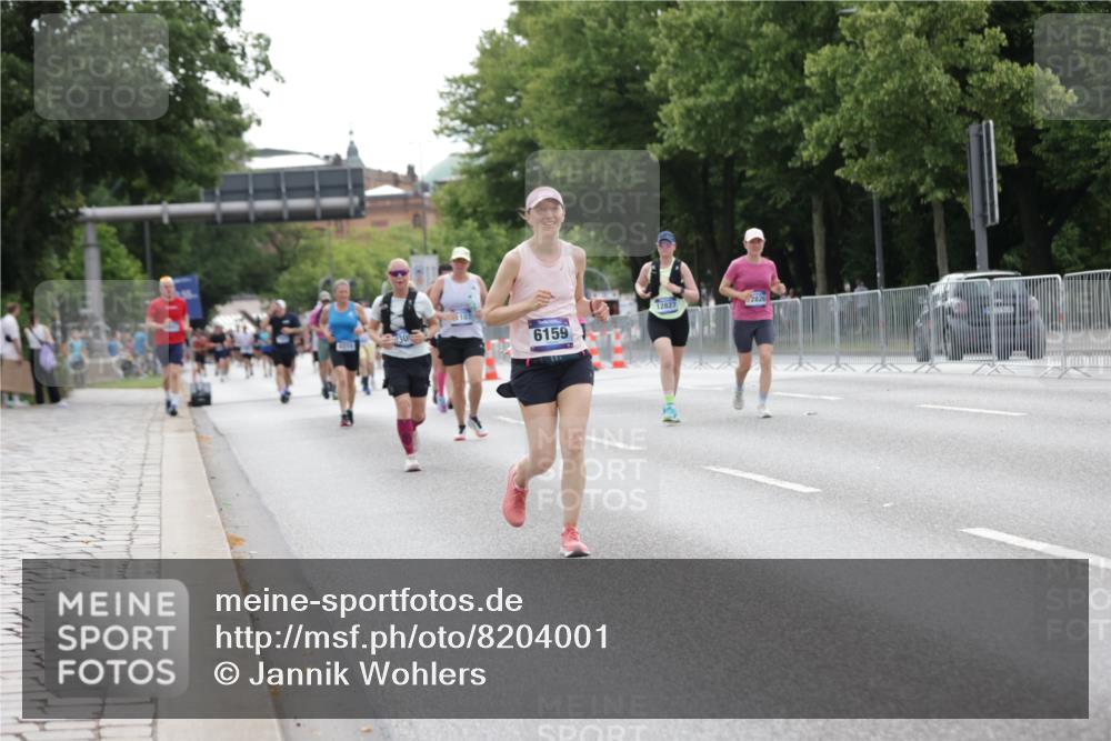 29.06.2025 - hella hamburg halbmarathon Jannik Wohlers http://msf.ph/oto/8204001 29.06.2025 10:25:47 Lombardsbrücke 3617, 4267, 4268, 4315, 6159, 8276, 8306, 8674, 11107, 11139, 12826, 12827, 14063, 14179, 14356, 14726, 17712, 19144 meine-sportfotos.de