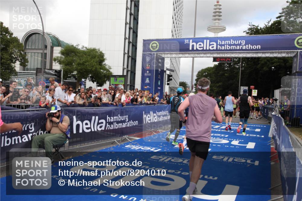29.06.2025 - hella hamburg halbmarathon Michael Strokosch http://msf.ph/oto/8204010 29.06.2025 10:44:23 Ziel 1220, 1413, 1415, 1902, 5275, 5884, 7005, 7191, 8722, 9444, 12528, 16301, 16316, 16547, 16893 meine-sportfotos.de