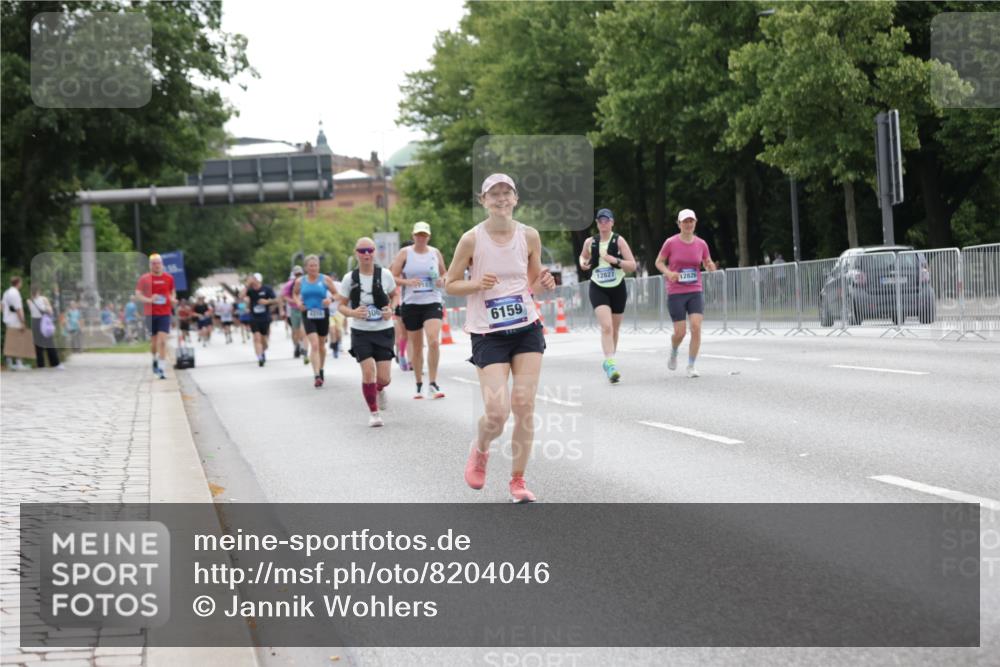 29.06.2025 - hella hamburg halbmarathon Jannik Wohlers http://msf.ph/oto/8204046 29.06.2025 10:25:47 Lombardsbrücke 3617, 4267, 4268, 4315, 6159, 8276, 8306, 8674, 11107, 11139, 12826, 12827, 14063, 14179, 14356, 14726, 17712, 19144 meine-sportfotos.de