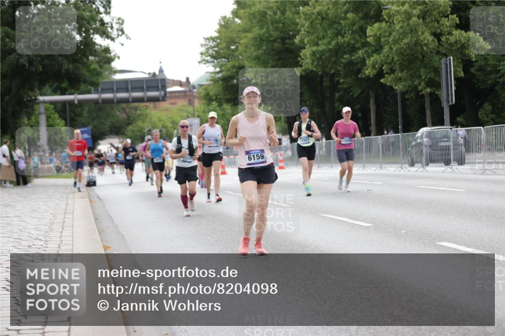 29.06.2025 - hella hamburg halbmarathon Jannik Wohlers http://msf.ph/oto/8204098 29.06.2025 10:25:47 Lombardsbrücke 3617, 4267, 4268, 4315, 6159, 8276, 8306, 8674, 11107, 11139, 12826, 12827, 14063, 14179, 14356, 14726, 17712, 19144 meine-sportfotos.de