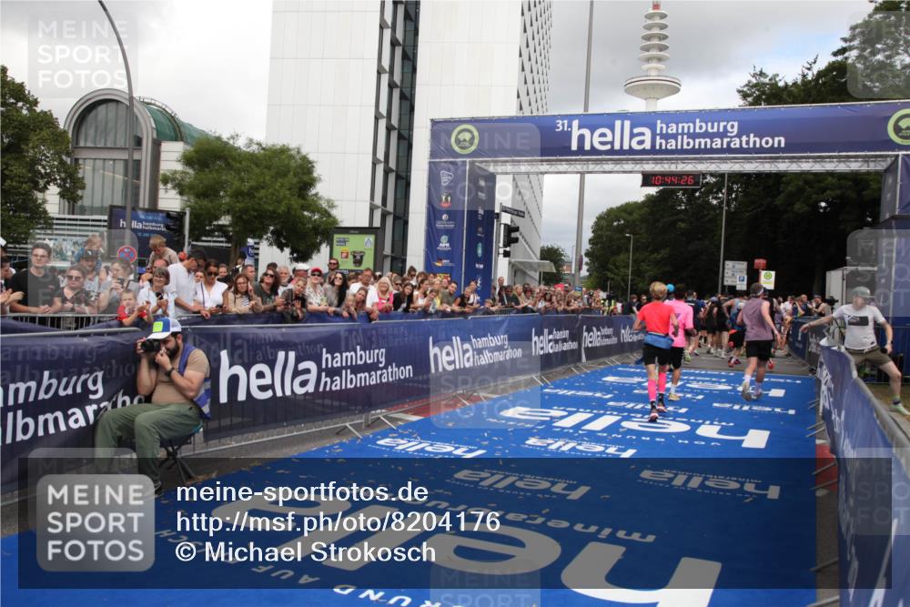 29.06.2025 - hella hamburg halbmarathon Michael Strokosch http://msf.ph/oto/8204176 29.06.2025 10:44:25 Ziel 1220, 1413, 1415, 1902, 5275, 7191, 8722, 9444, 12528, 16547, 16803, 16893, 18806 meine-sportfotos.de