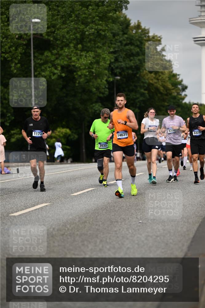 29.06.2025 - hella hamburg halbmarathon Dr. Thomas Lammeyer http://msf.ph/oto/8204295 29.06.2025 10:11:56 Kennedybrücke 1079, 1173, 1427, 1893, 2032, 2136, 3328, 3922, 3929, 4228, 5899, 6196, 6715, 7019, 7476, 7760, 9338, 9967 meine-sportfotos.de