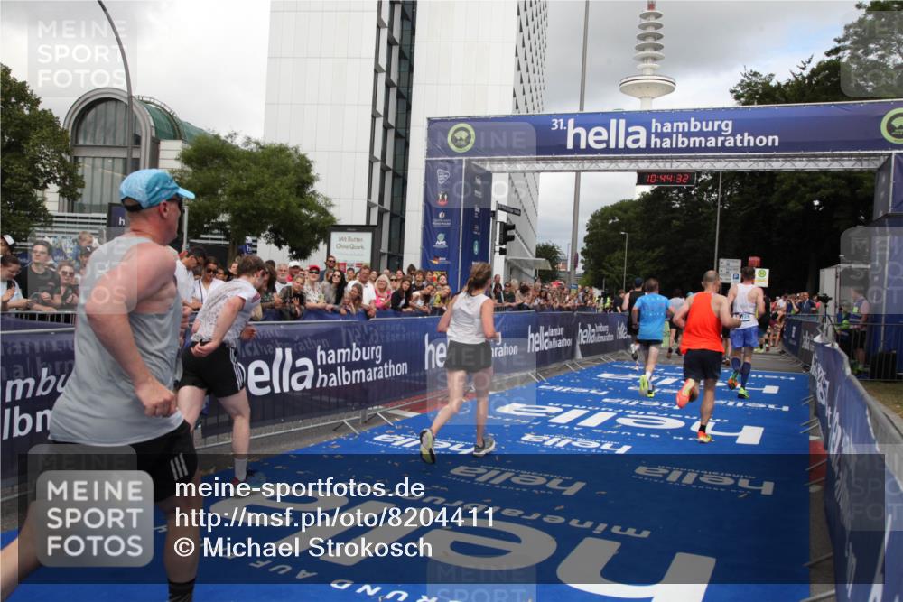 29.06.2025 - hella hamburg halbmarathon Michael Strokosch http://msf.ph/oto/8204411 29.06.2025 10:44:31 Ziel 1057, 1902, 4310, 4691, 7191, 7322, 8928, 12327, 12554, 14464, 14667, 16803, 17729, 18765, 18806 meine-sportfotos.de