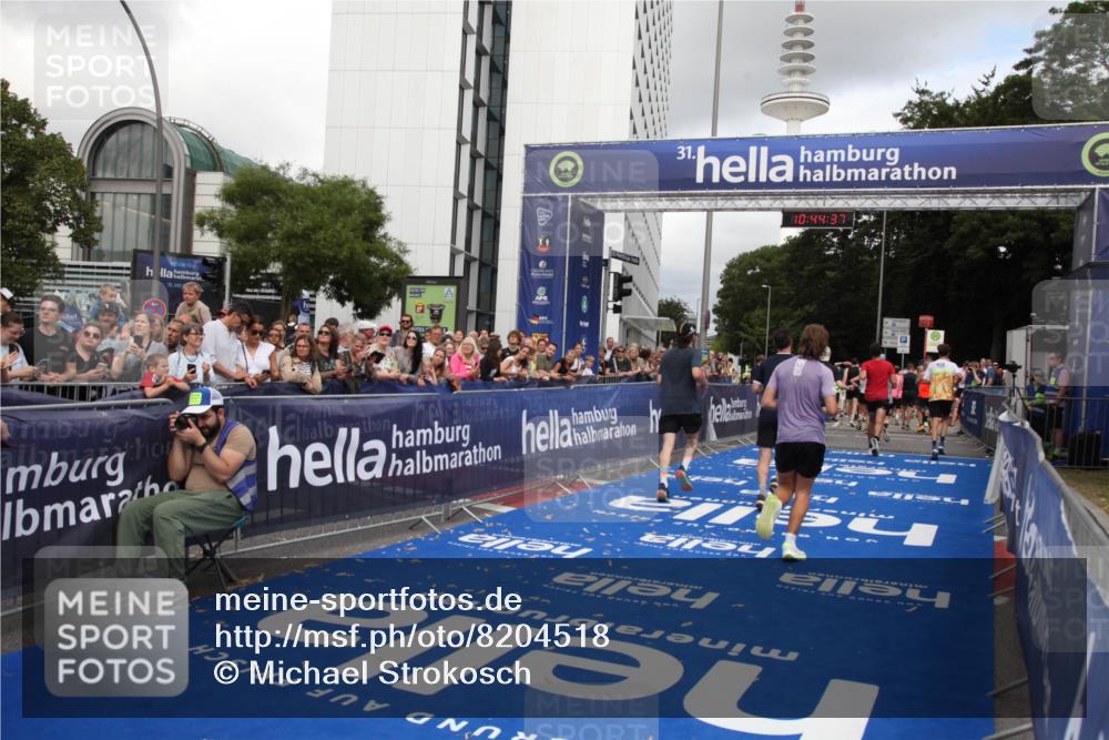 29.06.2025 - hella hamburg halbmarathon Michael Strokosch http://msf.ph/oto/8204518 29.06.2025 10:44:36 Ziel 1057, 1468, 2365, 2402, 3305, 5476, 6495, 7322, 7710, 8928, 12554, 12711, 14351, 14464, 14667, 14798, 15862, 17097, 17729, 18539, 18765 meine-sportfotos.de