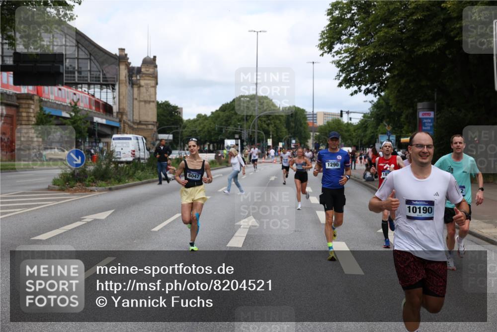 29.06.2025 - hella hamburg halbmarathon Yannick Fuchs http://msf.ph/oto/8204521 29.06.2025 10:32:12 20KM 1290, 1505, 2196, 2404, 3790, 5042, 5791, 5923, 6047, 6458, 9017, 9944, 10190, 10451, 10922, 11106, 11423, 12739, 12900, 13148, 13372, 15410, 16992, 17137, 18103, 18159, 18193, 18216, 18357, 18986 meine-sportfotos.de