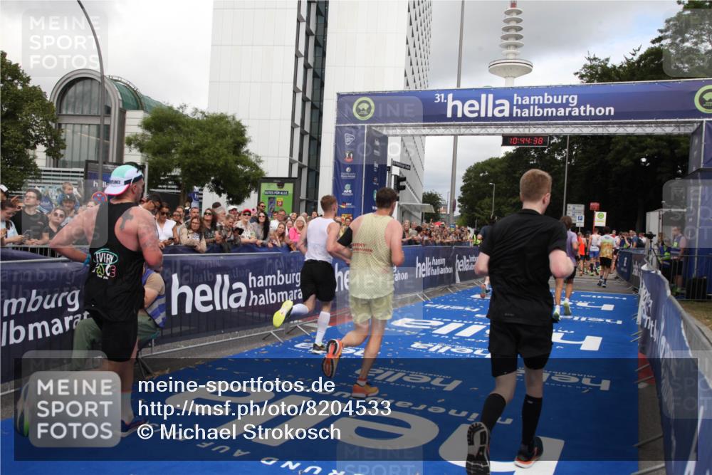 29.06.2025 - hella hamburg halbmarathon Michael Strokosch http://msf.ph/oto/8204533 29.06.2025 10:44:37 Ziel 1468, 2365, 2402, 3305, 5476, 6495, 7322, 7710, 8928, 12554, 12711, 14351, 14464, 14667, 14798, 14816, 15862, 16224, 17097, 17729, 18539, 18560, 18765 meine-sportfotos.de