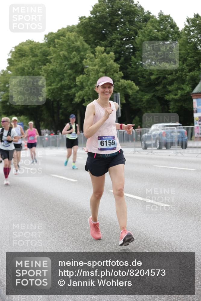 29.06.2025 - hella hamburg halbmarathon Jannik Wohlers http://msf.ph/oto/8204573 29.06.2025 10:25:49 Lombardsbrücke 3617, 4267, 4268, 4315, 6159, 8276, 8306, 8674, 8942, 11107, 11139, 12826, 12827, 14063, 14356, 14726, 17712, 19144 meine-sportfotos.de