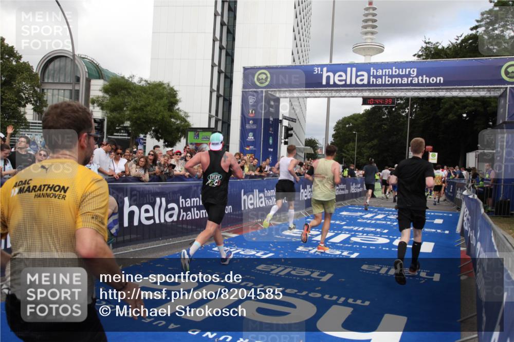 29.06.2025 - hella hamburg halbmarathon Michael Strokosch http://msf.ph/oto/8204585 29.06.2025 10:44:38 Ziel 1468, 1782, 2365, 2402, 3305, 4991, 5476, 6490, 6495, 7322, 7710, 8928, 12554, 12711, 14351, 14464, 14798, 14816, 15862, 16224, 17097, 18107, 18464, 18539, 18560, 18765, 19206 meine-sportfotos.de