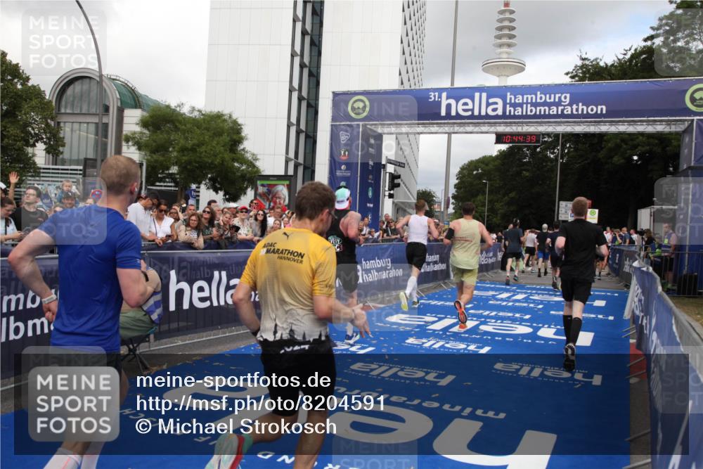 29.06.2025 - hella hamburg halbmarathon Michael Strokosch http://msf.ph/oto/8204591 29.06.2025 10:44:38 Ziel 1468, 1782, 2365, 2402, 3305, 4991, 5476, 6490, 6495, 7322, 7710, 8928, 12554, 12711, 14351, 14464, 14798, 14816, 15862, 16224, 17097, 18107, 18464, 18539, 18560, 18765, 19206 meine-sportfotos.de