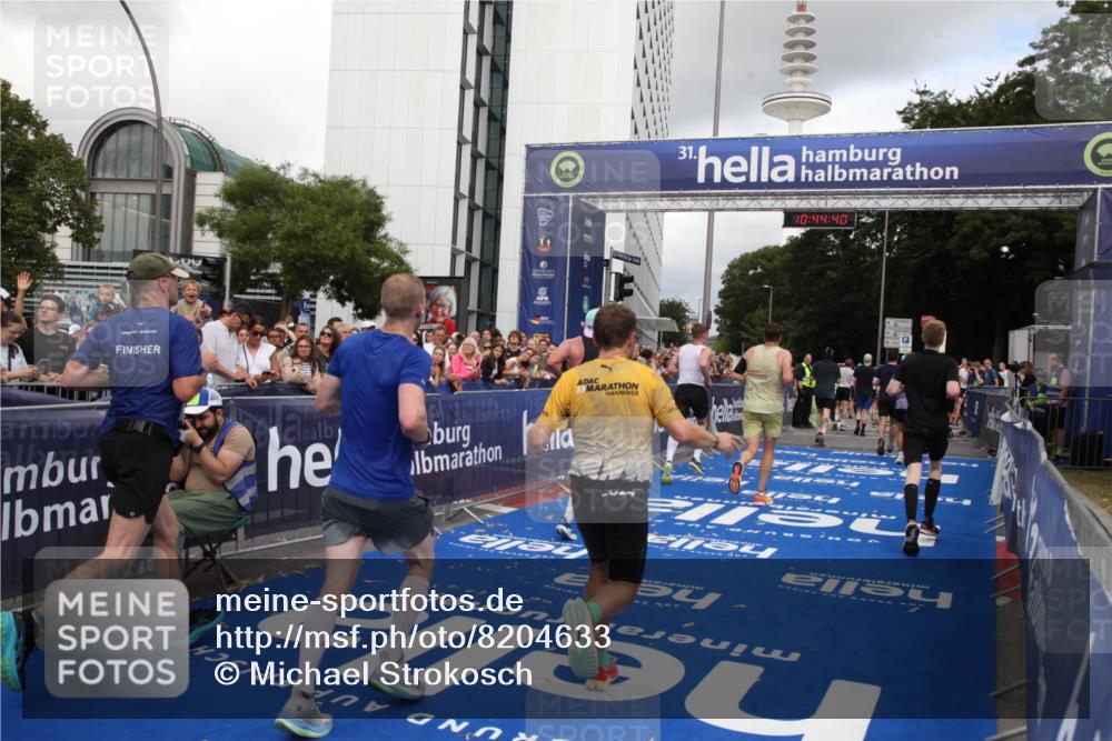 29.06.2025 - hella hamburg halbmarathon Michael Strokosch http://msf.ph/oto/8204633 29.06.2025 10:44:39 Ziel 1468, 1782, 2365, 2402, 3305, 4991, 5476, 6490, 6495, 7322, 7710, 10669, 12711, 14351, 14464, 14798, 14816, 15862, 16224, 17097, 18107, 18464, 18539, 18560, 18765, 18868, 19206 meine-sportfotos.de