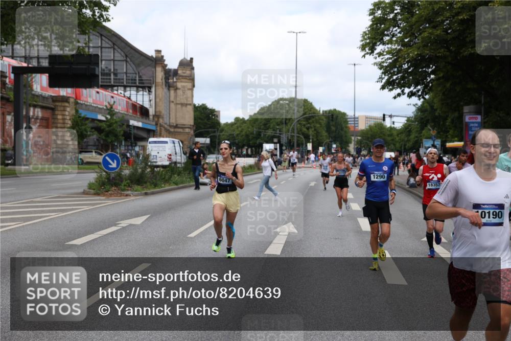 29.06.2025 - hella hamburg halbmarathon Yannick Fuchs http://msf.ph/oto/8204639 29.06.2025 10:32:12 20KM 1290, 1505, 2196, 2404, 3790, 5042, 5791, 5923, 6047, 6458, 9017, 9944, 10190, 10451, 10922, 11106, 11423, 12739, 12900, 13148, 13372, 15410, 16992, 17137, 18103, 18159, 18193, 18216, 18357, 18986 meine-sportfotos.de