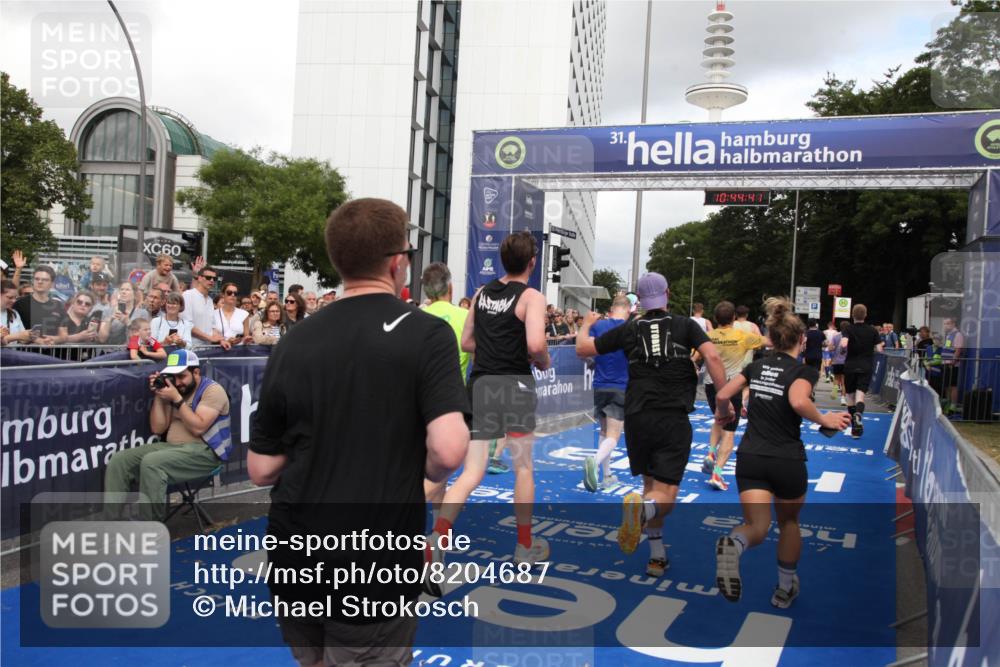 29.06.2025 - hella hamburg halbmarathon Michael Strokosch http://msf.ph/oto/8204687 29.06.2025 10:44:40 Ziel 1468, 1782, 2365, 2402, 3305, 4991, 5476, 6490, 6495, 7322, 7710, 10669, 12711, 14351, 14798, 14816, 15862, 16224, 17097, 18107, 18464, 18539, 18560, 18765, 18868, 19206 meine-sportfotos.de