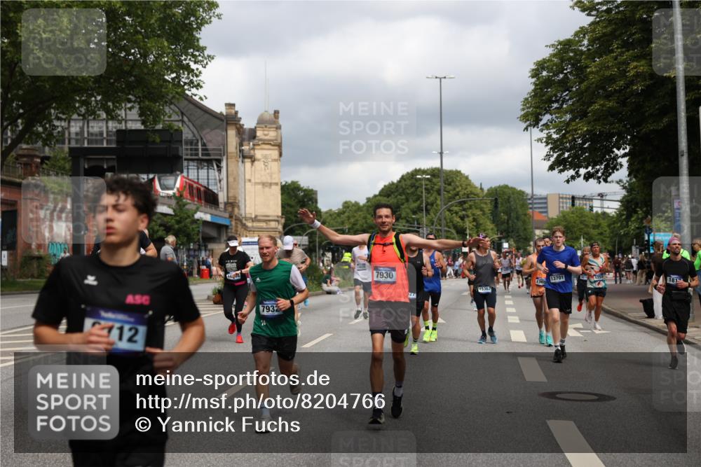 29.06.2025 - hella hamburg halbmarathon Yannick Fuchs http://msf.ph/oto/8204766 29.06.2025 10:44:51 20KM 1461, 1466, 1750, 1817, 2207, 2880, 3654, 4077, 4346, 4816, 5018, 5115, 6027, 6662, 6712, 6795, 7052, 7134, 7397, 7583, 7930, 7932, 8117, 8205, 8572, 8704, 8819, 9057, 11214, 11356, 12016, 12949, 13008, 13687, 13701, 13808, 13875, 14034, 14125, 14626, 15362, 15395, 15720, 16285, 16291, 17129, 17179, 17221, 17384, 18006, 18182, 18394, 18413, 18489 meine-sportfotos.de