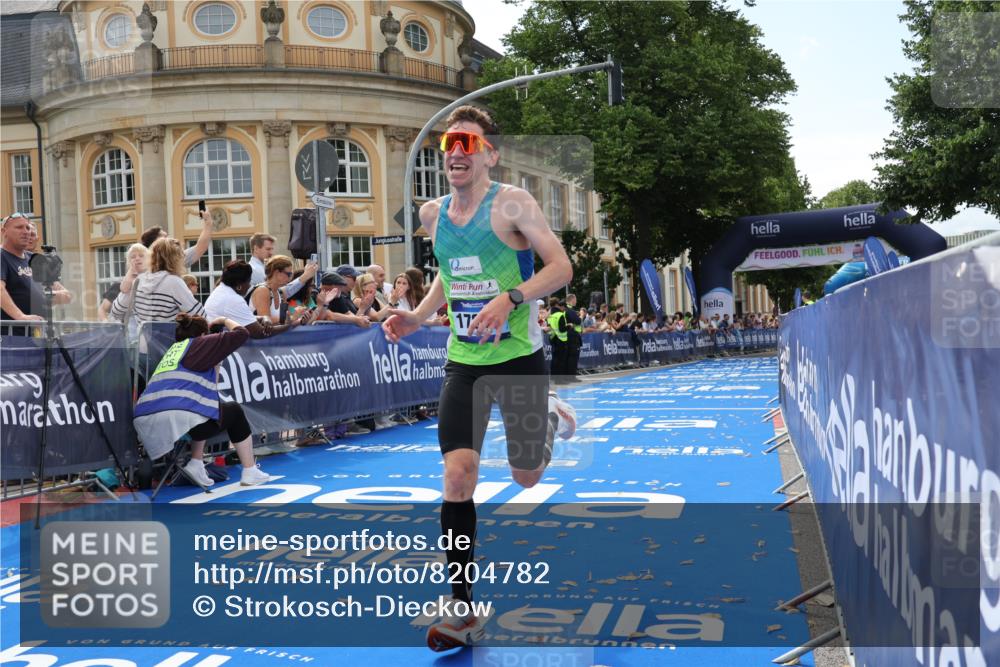 29.06.2025 - hella hamburg halbmarathon Strokosch-Dieckow http://msf.ph/oto/8204782 29.06.2025 10:11:01 Ziel 46, 17888 meine-sportfotos.de