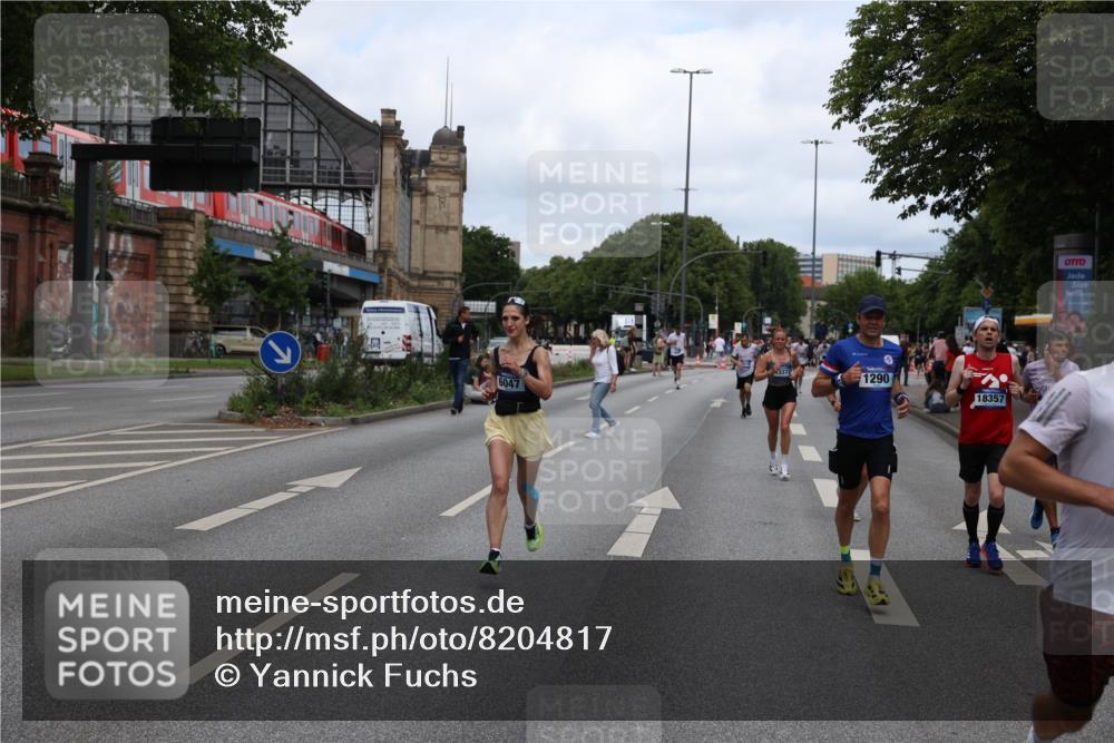 29.06.2025 - hella hamburg halbmarathon Yannick Fuchs http://msf.ph/oto/8204817 29.06.2025 10:32:12 20KM 1290, 1505, 2196, 2404, 3790, 5042, 5791, 5923, 6047, 6458, 9017, 9944, 10190, 10451, 10922, 11106, 11423, 12739, 12900, 13148, 13372, 15410, 16992, 17137, 18103, 18159, 18193, 18216, 18357, 18986 meine-sportfotos.de